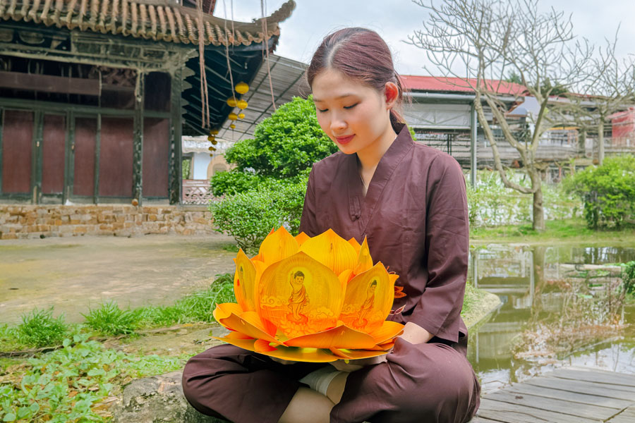 TAYTA là nơi bán lồng đèn hoa sen thiết kế đẹp độc đáo