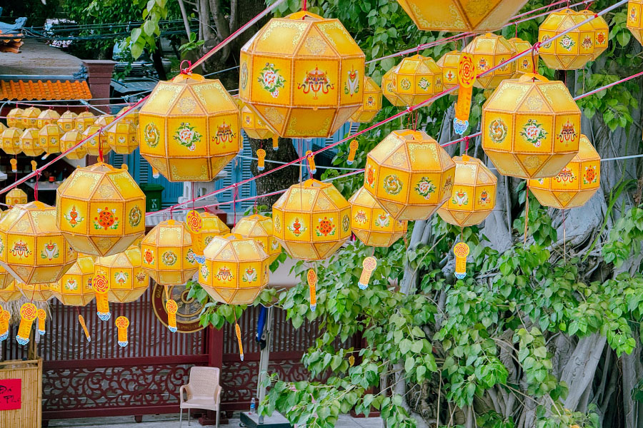 lồng đèn phật đản cận cảnh
